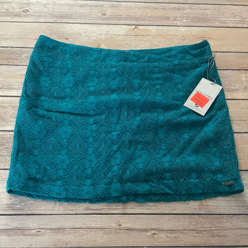 NWT volcom teal skirt